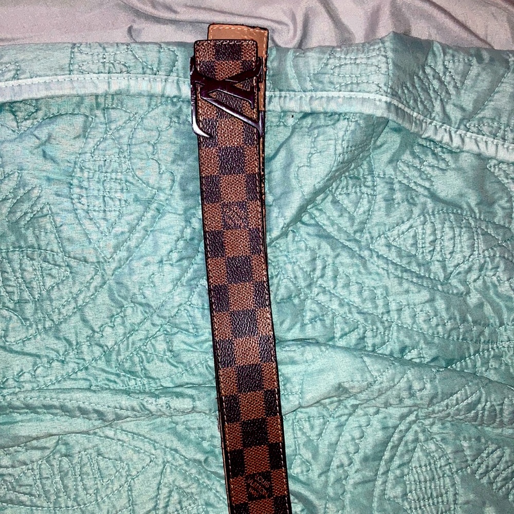 Louis Vuitton Belt Initiales
Damier Ebene Canvas/Leather Brown
100%Authentic